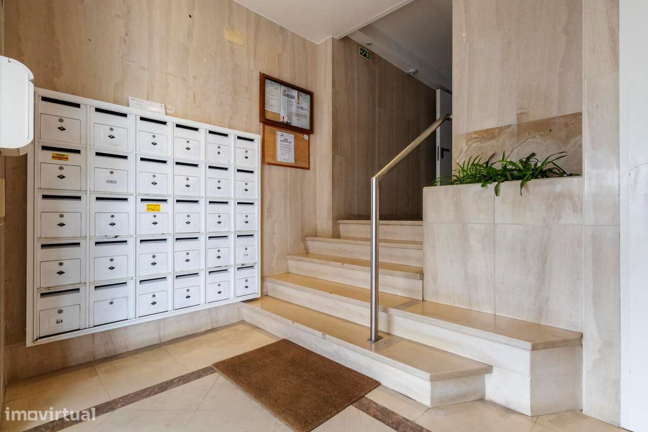 Apartamento T3 Duplex c/ Varanda e Terraço na Rinchoa, Rio de Mouro - Grande imagem: 3/46