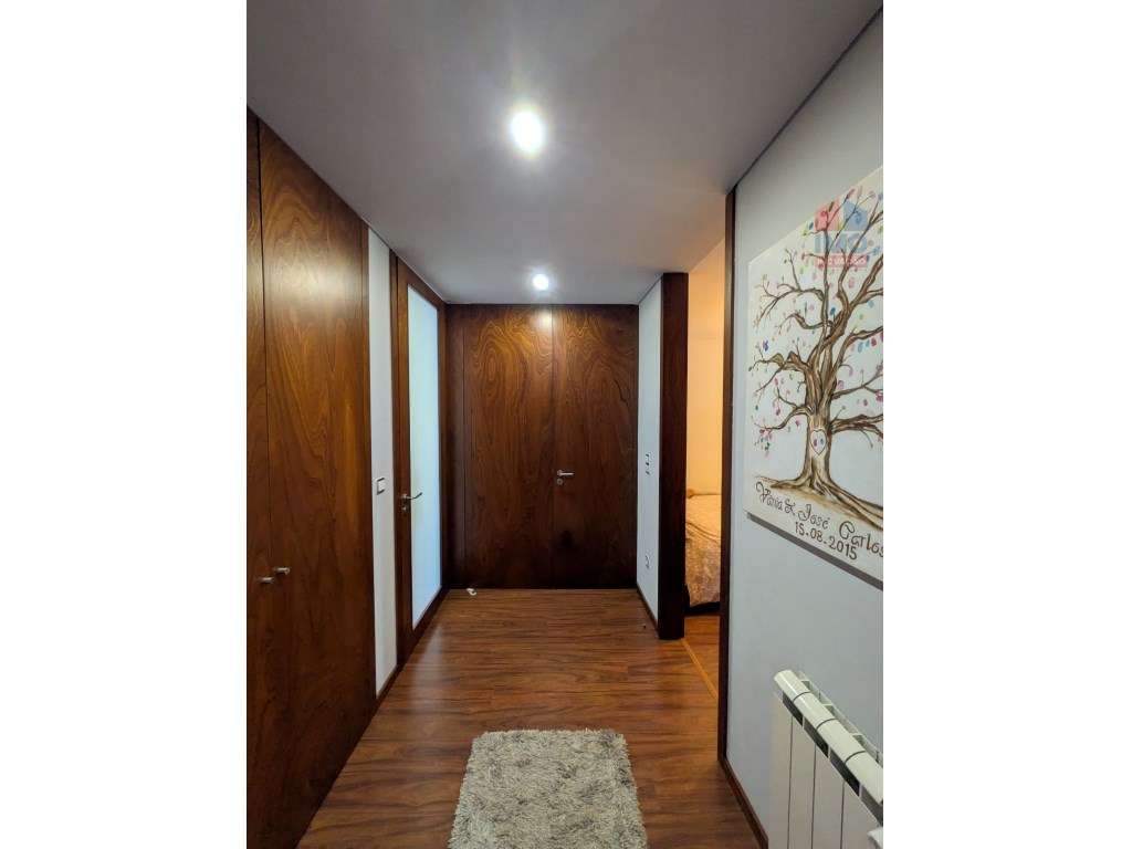APARTAMENTO T2 COM 2 LUGARES DE GARAGEM-5