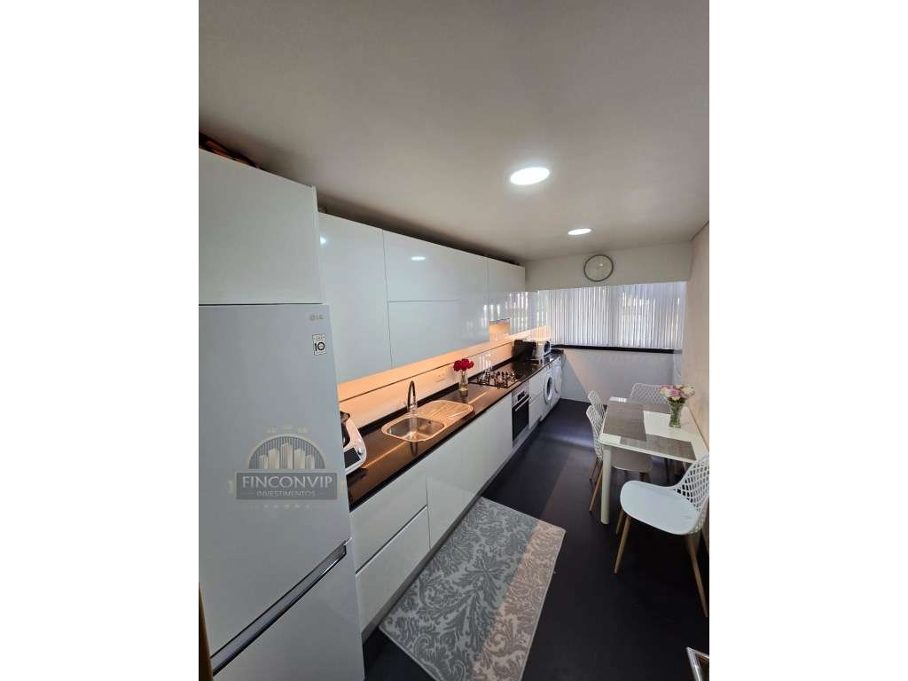 Apartamento T2 em Cascais
* Zona Fontainhas-24