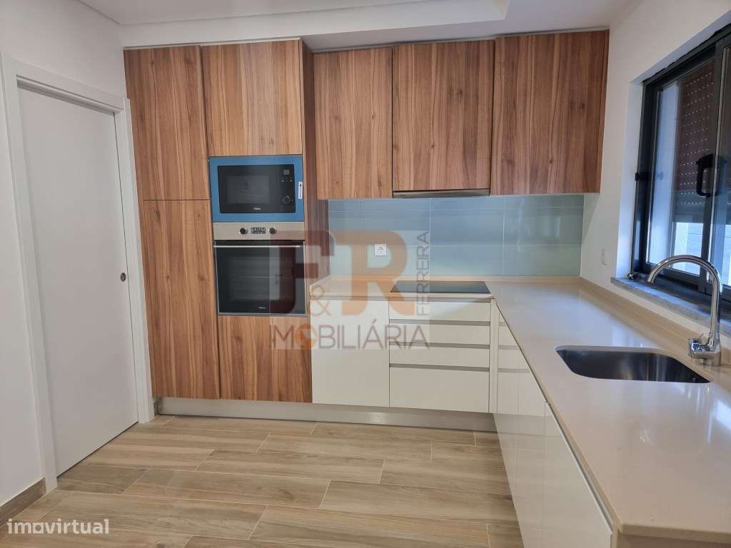Moradia Geminada T3 com garagem e Terraço Quinta do Conde Sesimbra-18