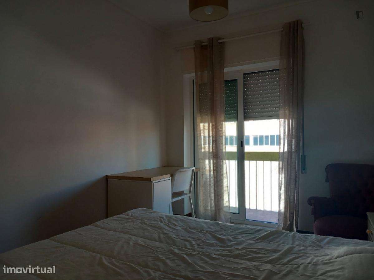 Quarto - localizado em Baixa Coimbra - Grande imagem: 2/10
