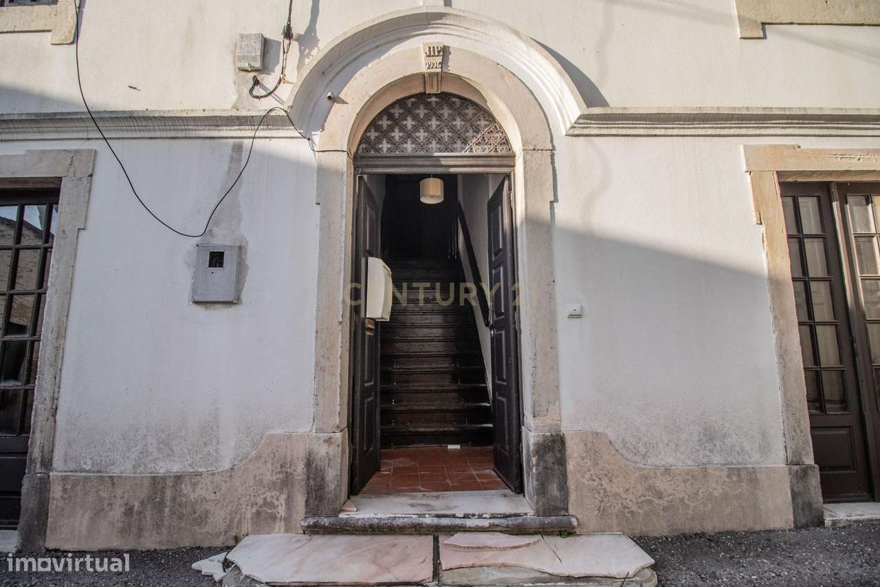 Moradia de traça antiga Portuguesa, com terraço e pátio interior - Grande imagem: 3/34