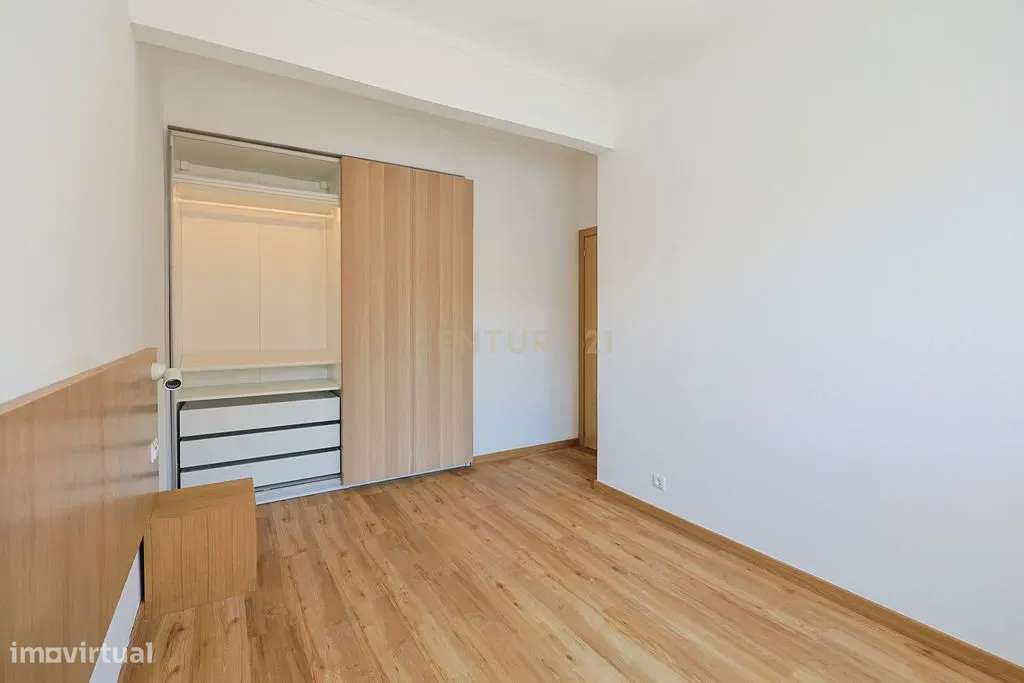 Excelente Apartamento Totalmente remodelado na Trafaria-8