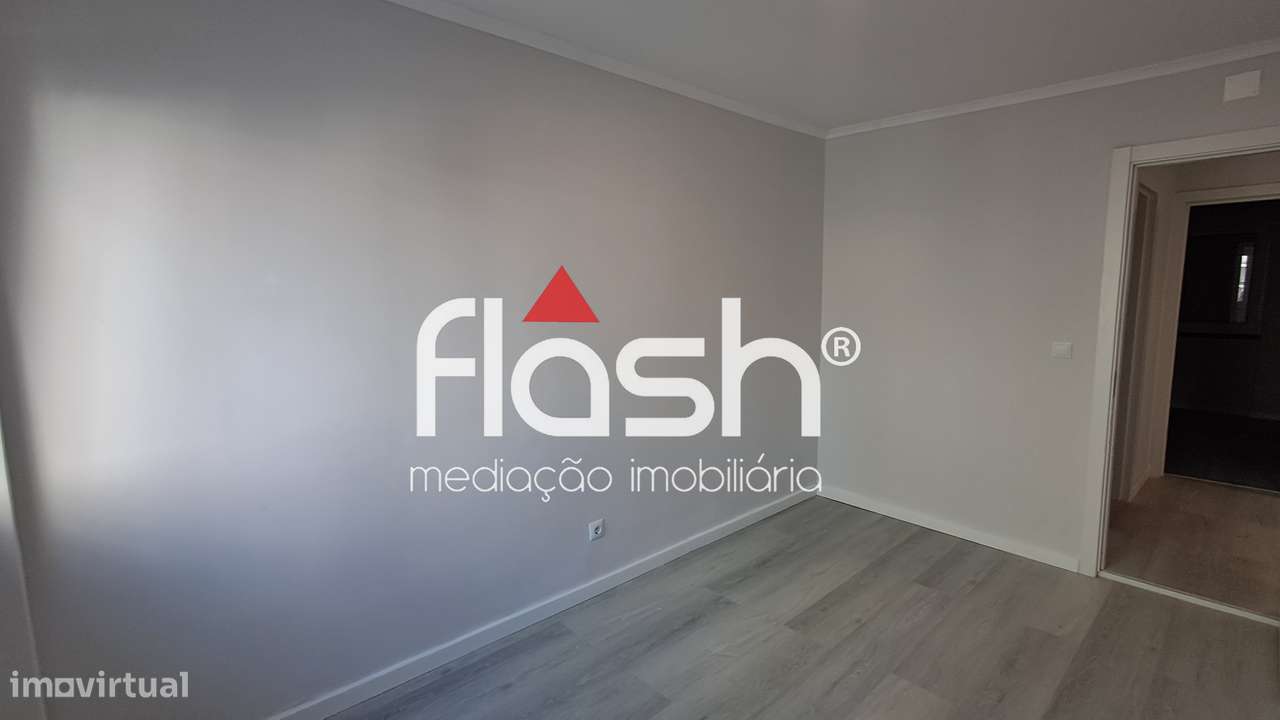 Apartamento T2 Remodelado em Benfica-14