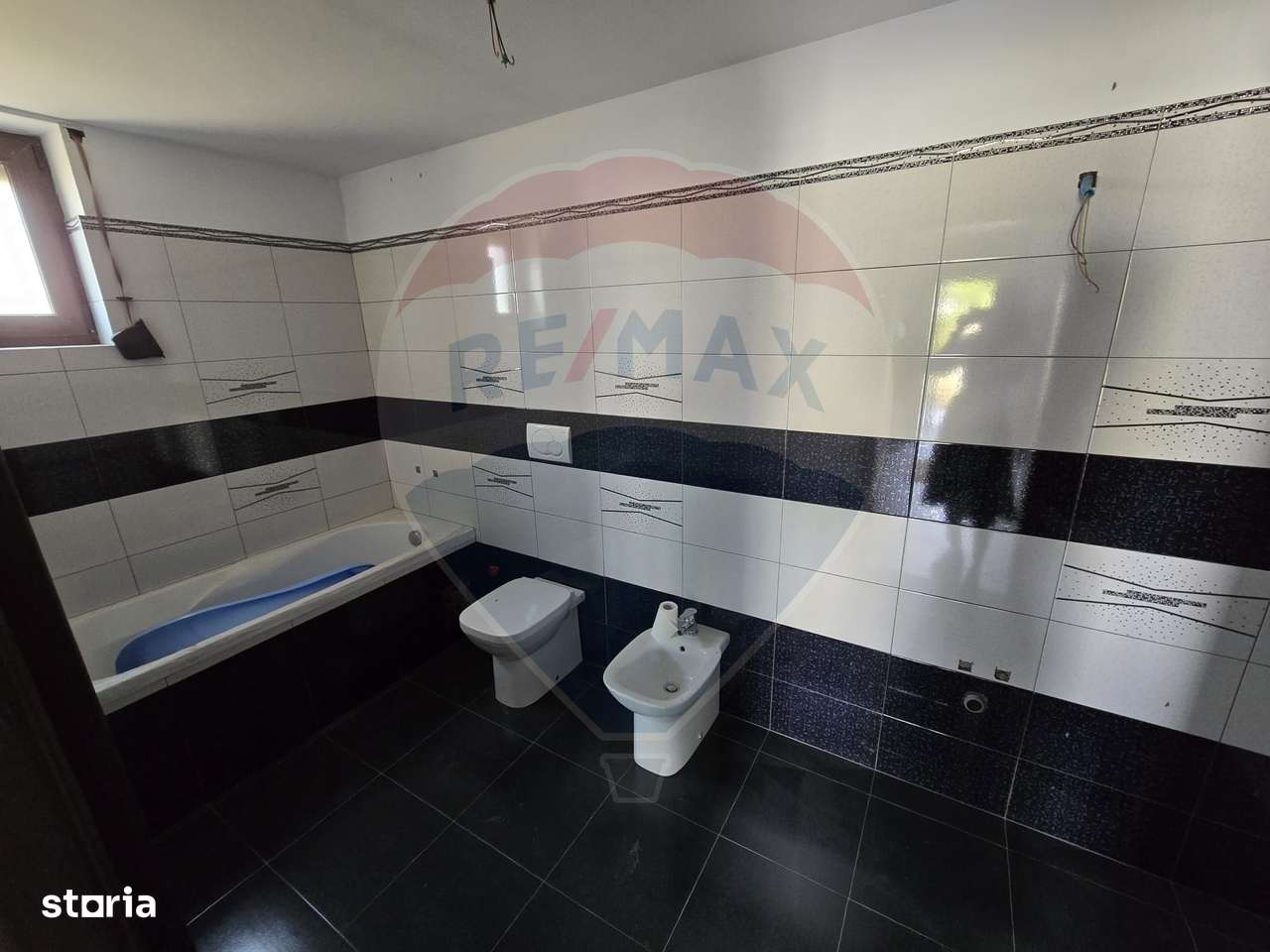 Casă / Vilă cu 4 camere de vânzare în zona Periferie - Imagine principală: 5/17