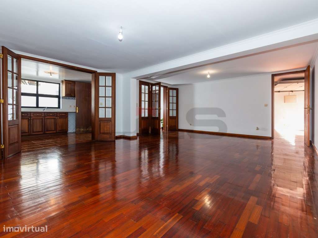 Moradia T4+1 com Dupla Cozinha e Vista Mar - Potencial de Investime... - Grande imagem: 4/43