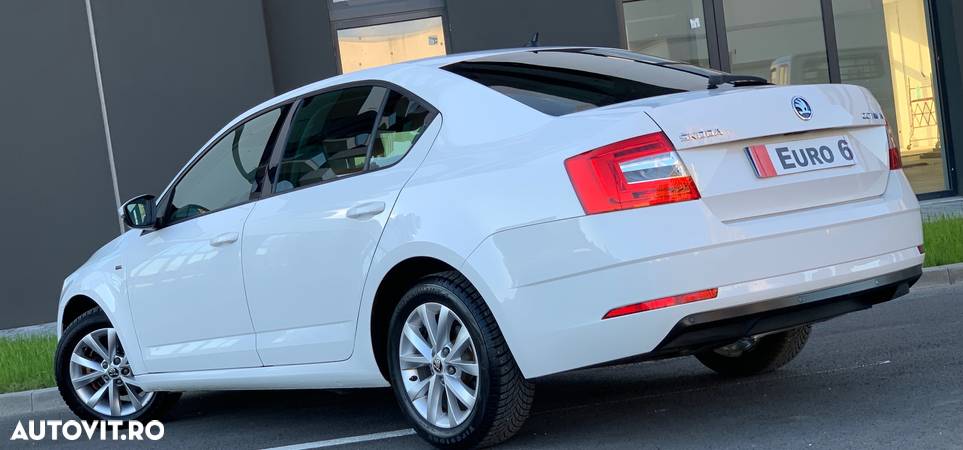 Skoda Octavia 1.6 TDI DSG Style - 4