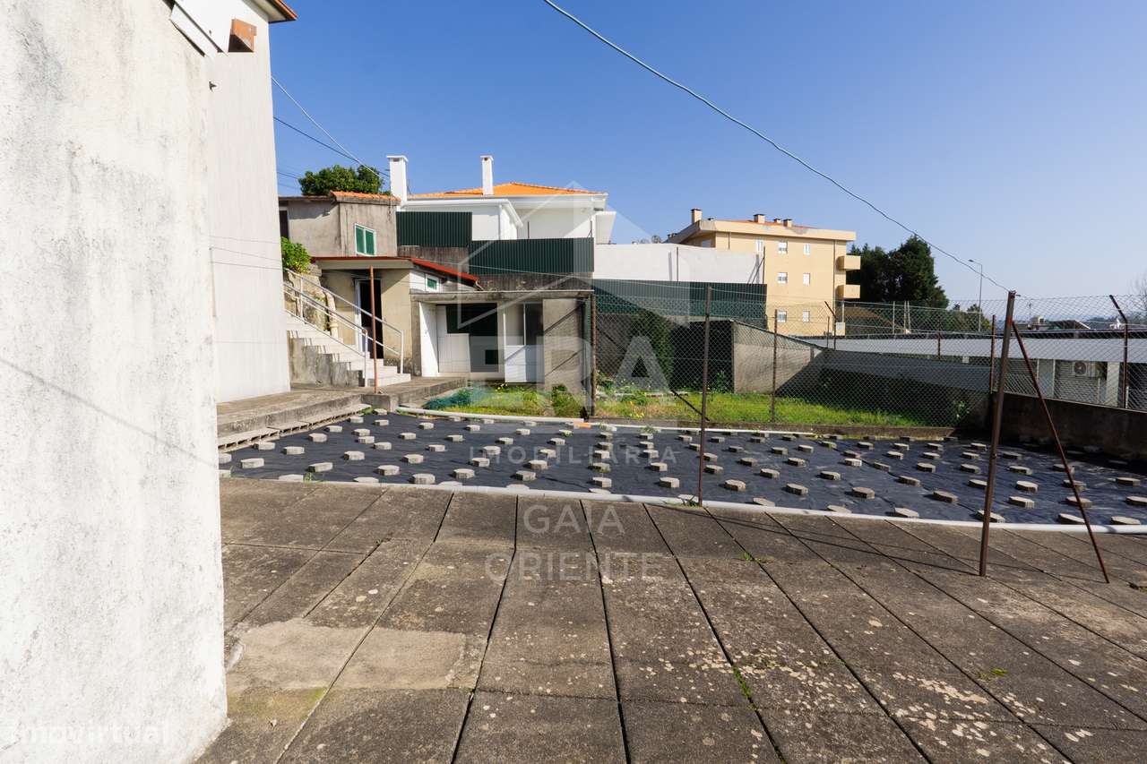 Moradia T3 com quintal em Sandim-24