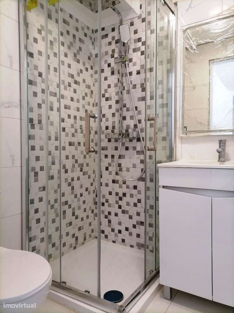 Moradia Remodelada em banda na Rua do Sítio ao Casalinho da Ajuda.-12