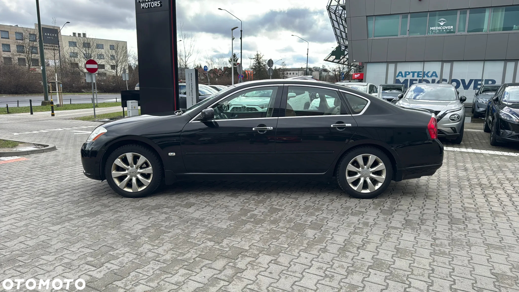 Infiniti M - 3