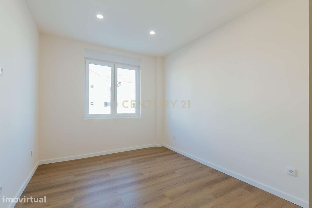 Apartamento T3 moderno e espaçoso no coração do Pinhal Novo-16