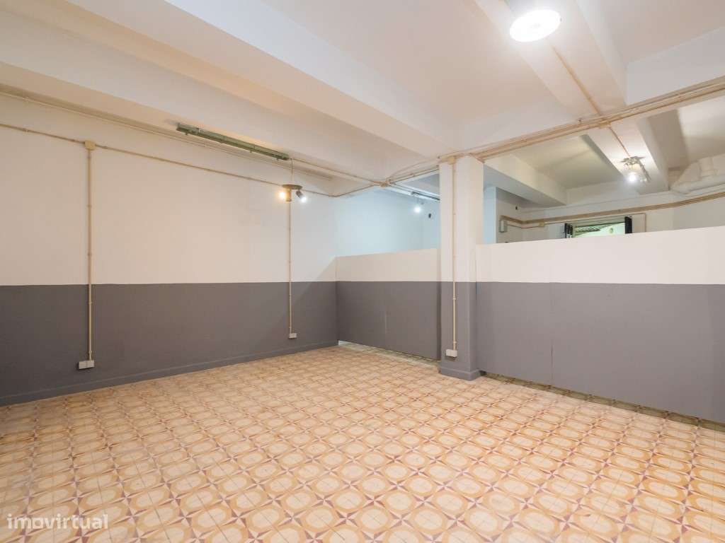 Loja para Investimento ou Comércio - Falagueira, Amadora-23