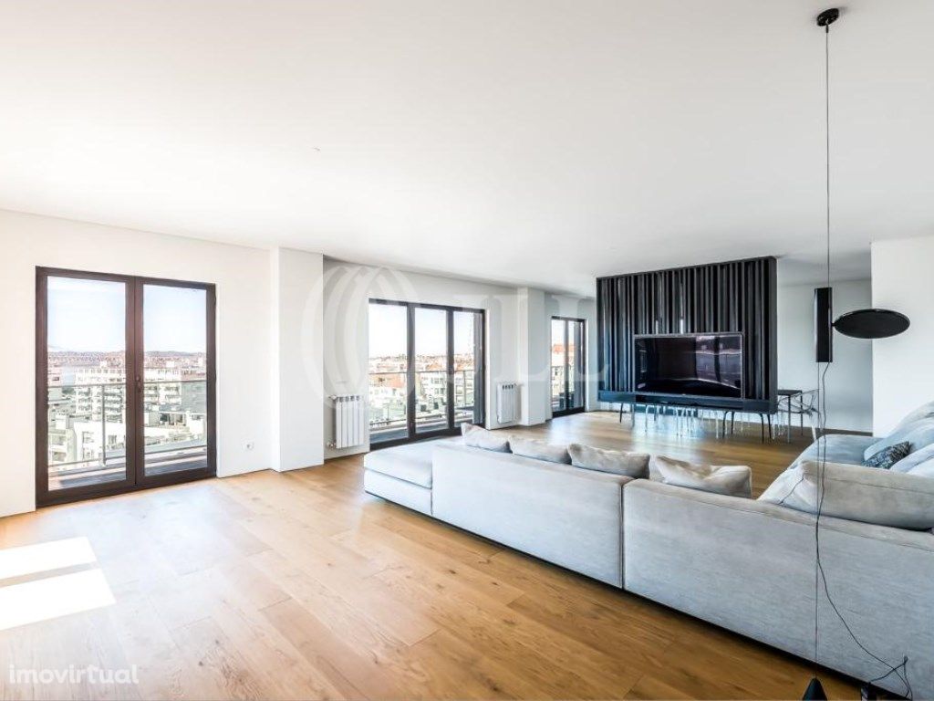 Apartamento T3, penthouse, no Infante à Lapa, em Lisboa