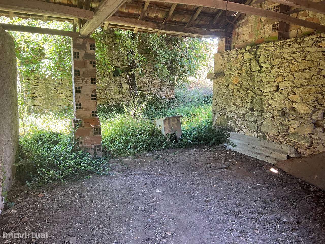Ruína e terreno para venda na zona de Pocariça, Leiria - Grande imagem: 5/8