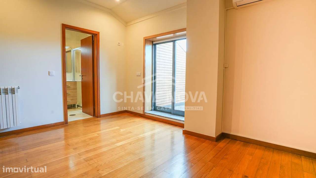 Apartamento T2+1 Dúplex c/ Vistas Mar em Canidelo-12