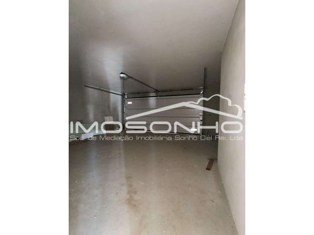 Moradia T3 de linhas modernas-15