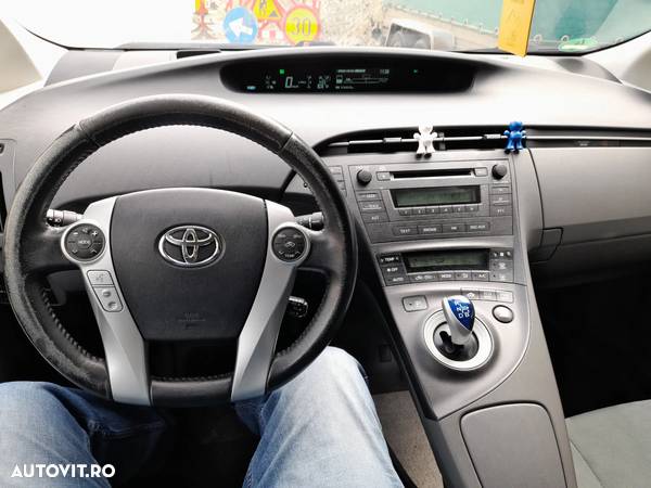 Toyota Prius (Hybrid) - 19