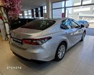 Toyota Camry - 4