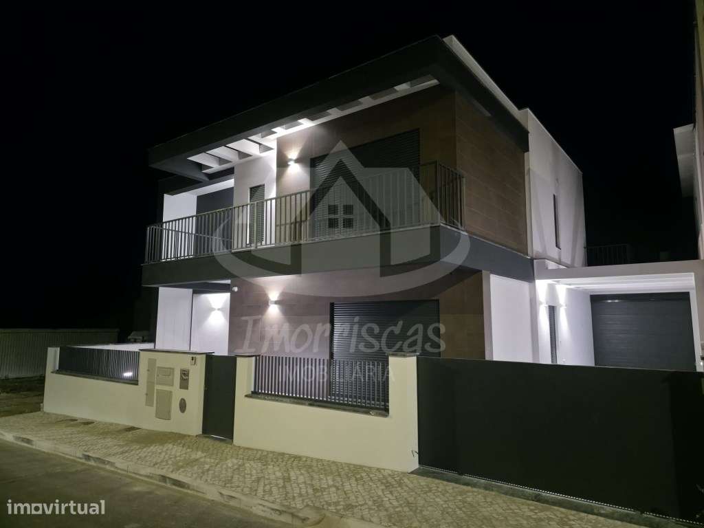 Moradia T3+1 na Portela de Azóia, em Santa Iria de Azóia-35