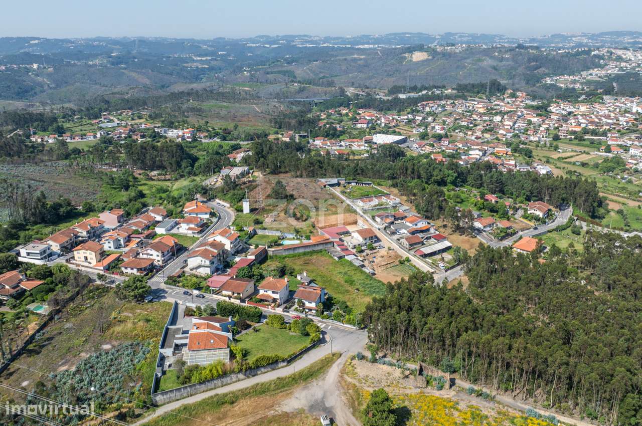 Moradia com 2 Anexos e 2 Terrenos para construção-7