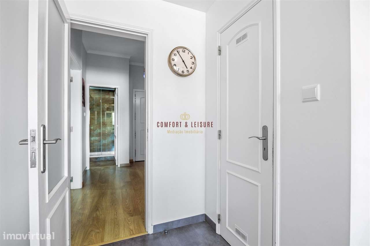 Apartamento com 4 quartos, 2 wc, parqueamento e arrecadação na Ramada,-44