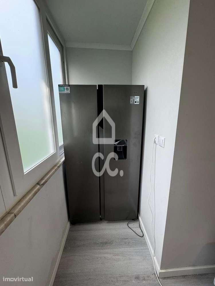 Apartamento T2  totalmente renovado em Benfica-6