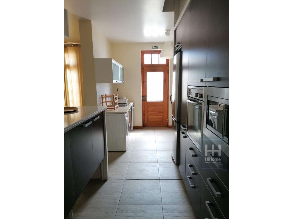 Moradia T5 + Apartamento T2 no centro do Porto Santo-8