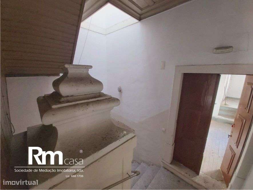 Magnifico prédio devoluto na Rua da Sofia, Largo do Terreiro da Erva-29