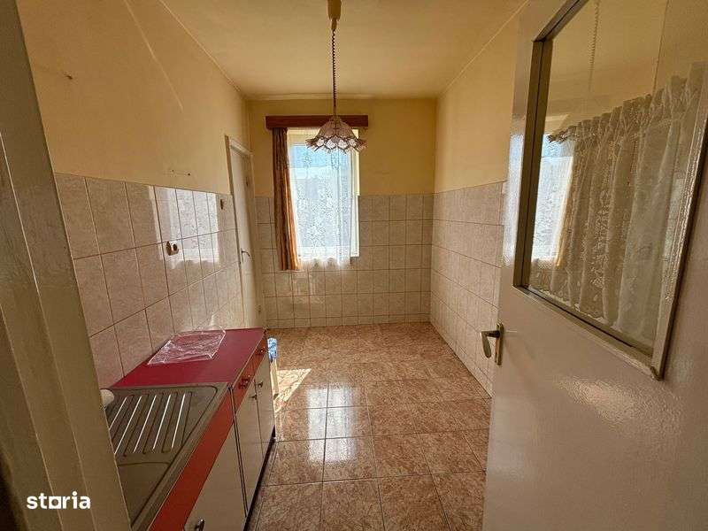 DE VANZARE apartament cu 3 camere - Imagine principală: 4/8