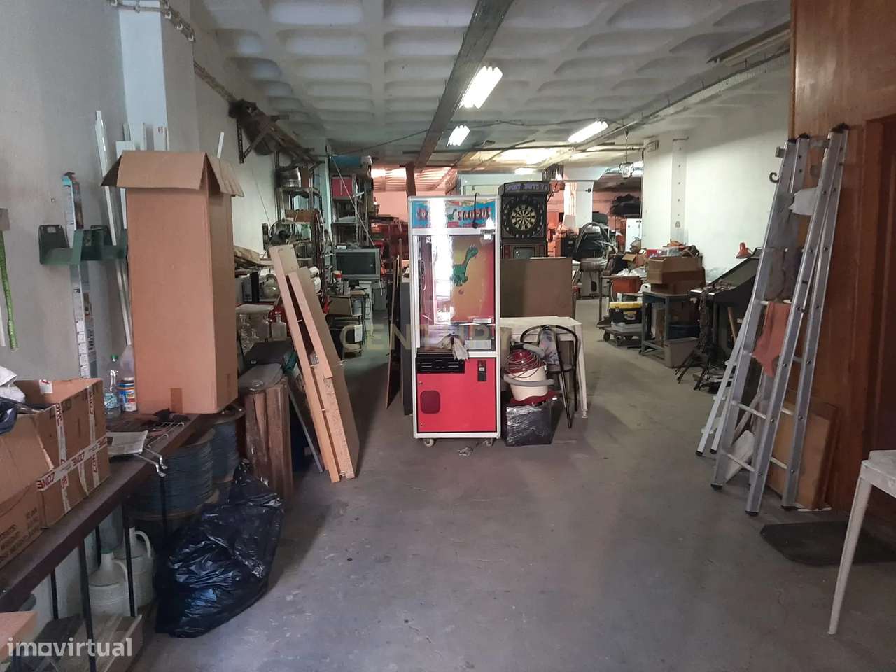 Armazém/Espaço comercial com 5 lugares de estacionamento, em Benfica, - Grande imagem: 4/21