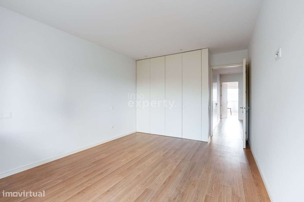 Moradia T3 geminada em V. N. de Famalicão, Braga-13