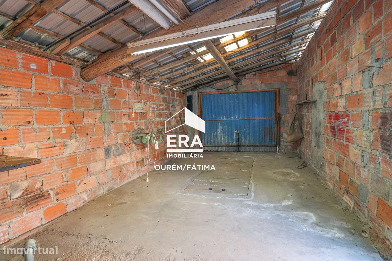 Moradia T3 implantada num terreno com 3.855m2 em Casal Domingos João-21