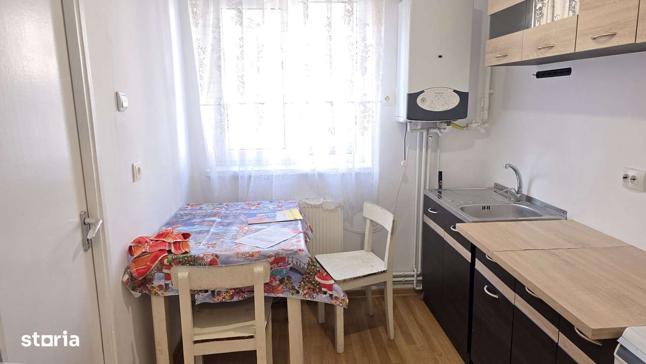 Vand sau inchiriez apartament 4 camere, Deva, Pieta Centrale, etaj 3,-7