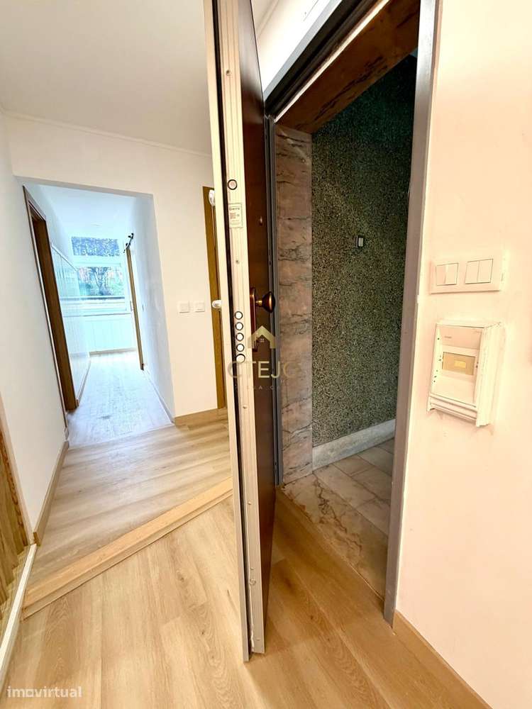 Apartamento T2 Totalmente Remodelado  No Centro da Bobadela-20
