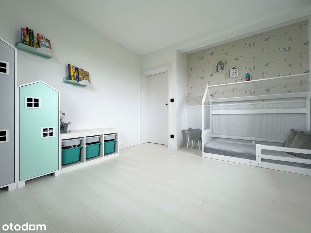 Elegancki dom parterowy z garażem w bryle budynku oraz dużą działką !-13