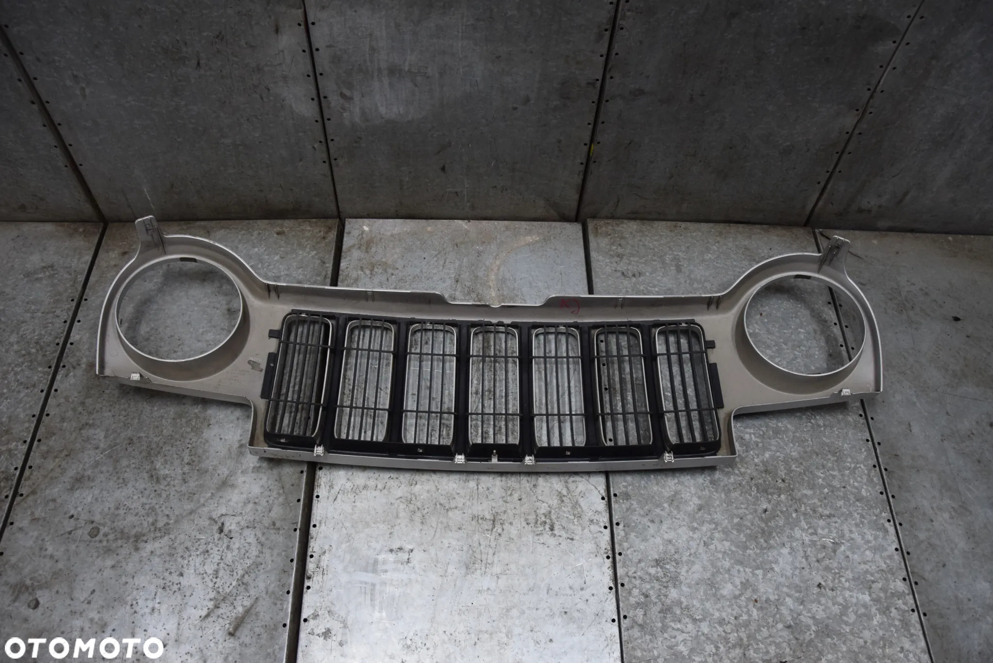 JEEP CHEROKEE KJ GRILL ATRAPA - 5