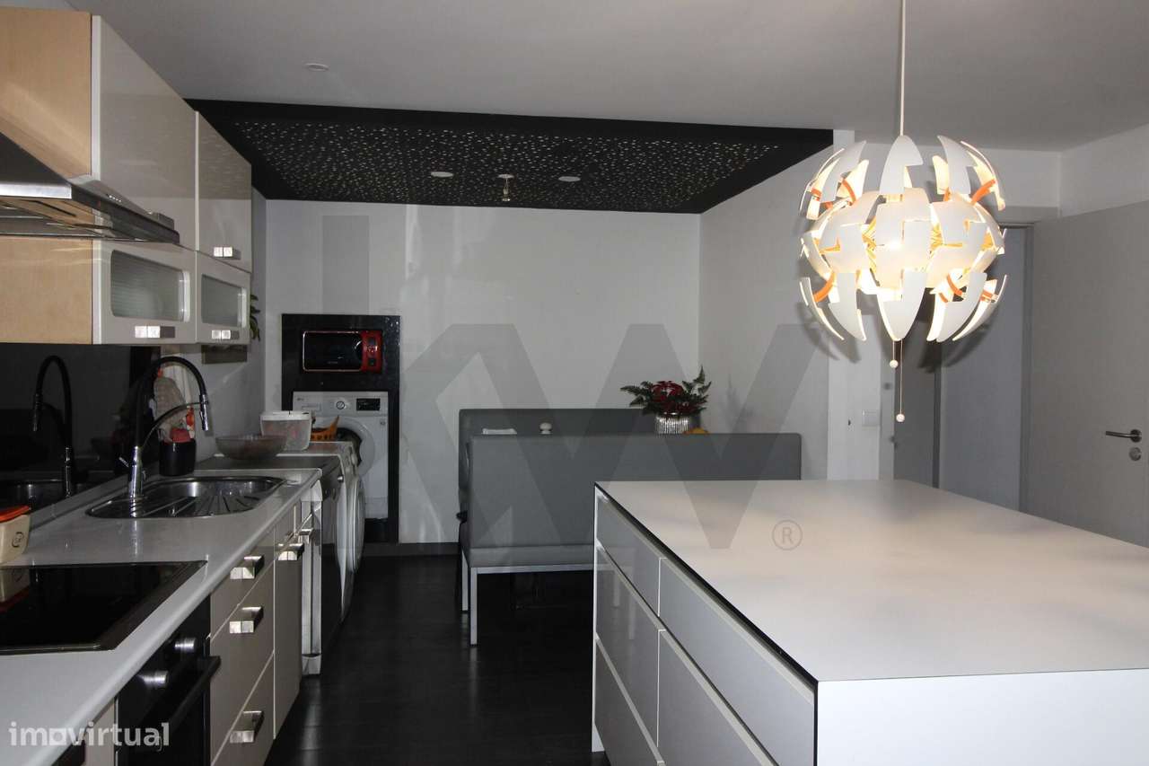 Andar moradia T3 + Apartamento T1 - Grande imagem: 4/28