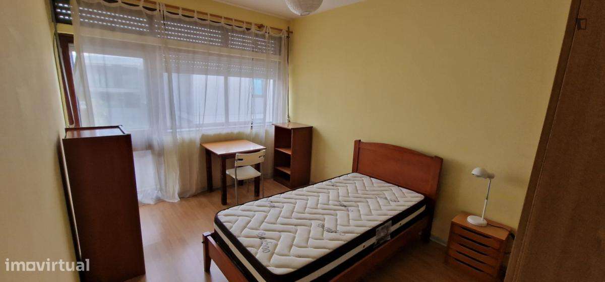 Quarto - localizado em Paranhos Porto - Grande imagem: 3/8