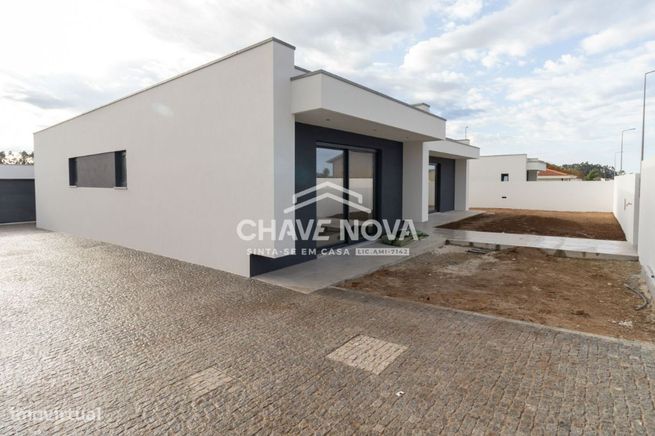 Moradia V3 Nova, Térrea e Isolada em Travanca - Santa Maria da Feira-0