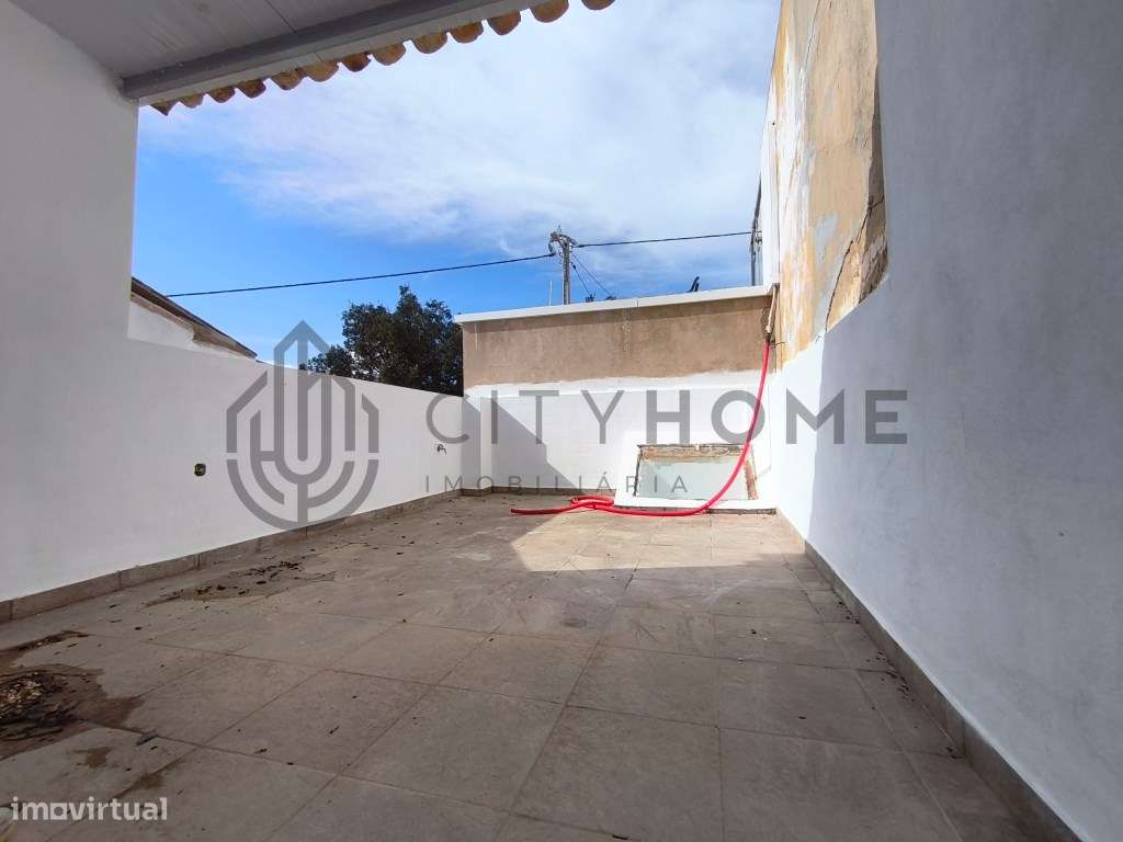 Duas Moradias T1 e T2 de campo em recuperação-20