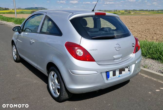 Opel Corsa 1.2 16V Edition - 4