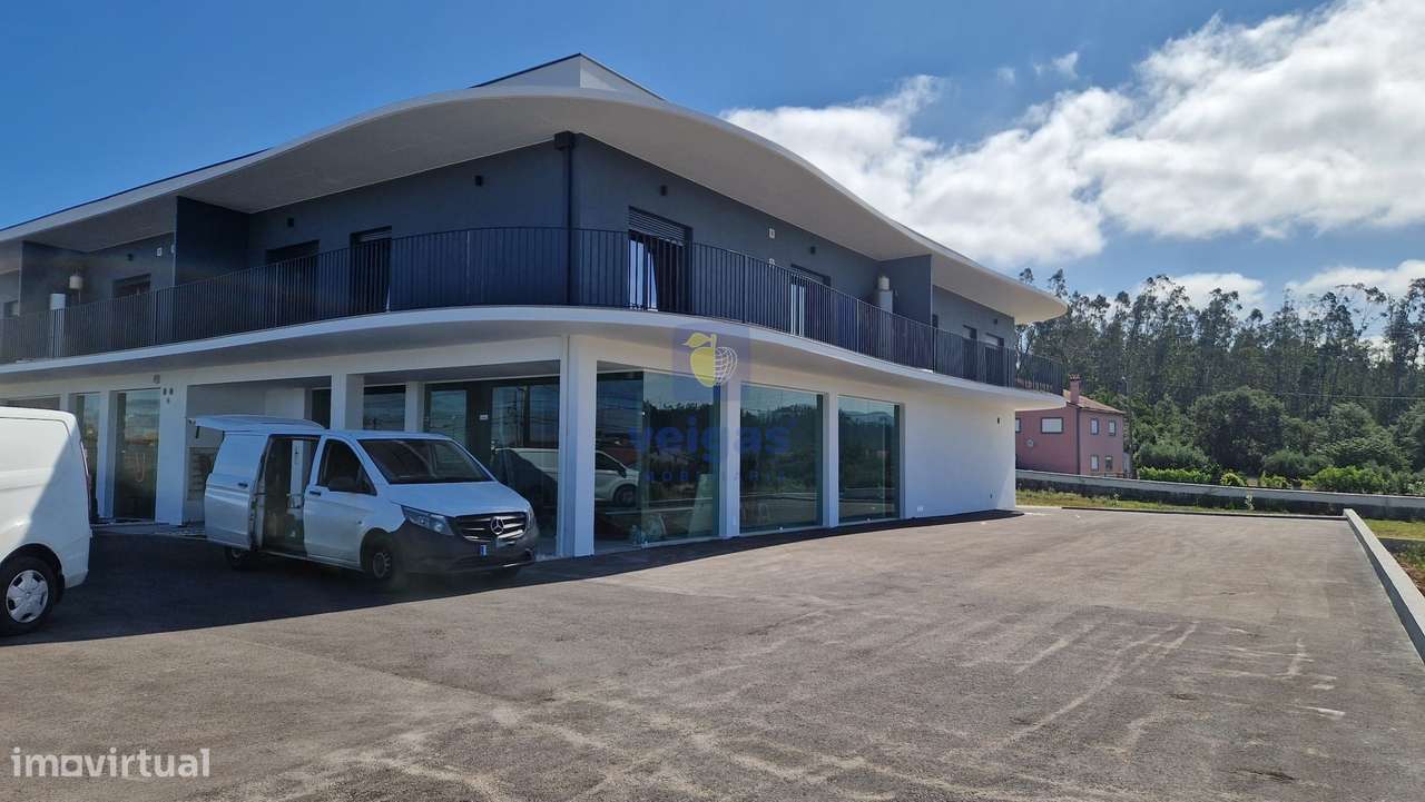 Loja nova com 118 m², com terreno adjacente de 2.060m2, junto à Estrad-5