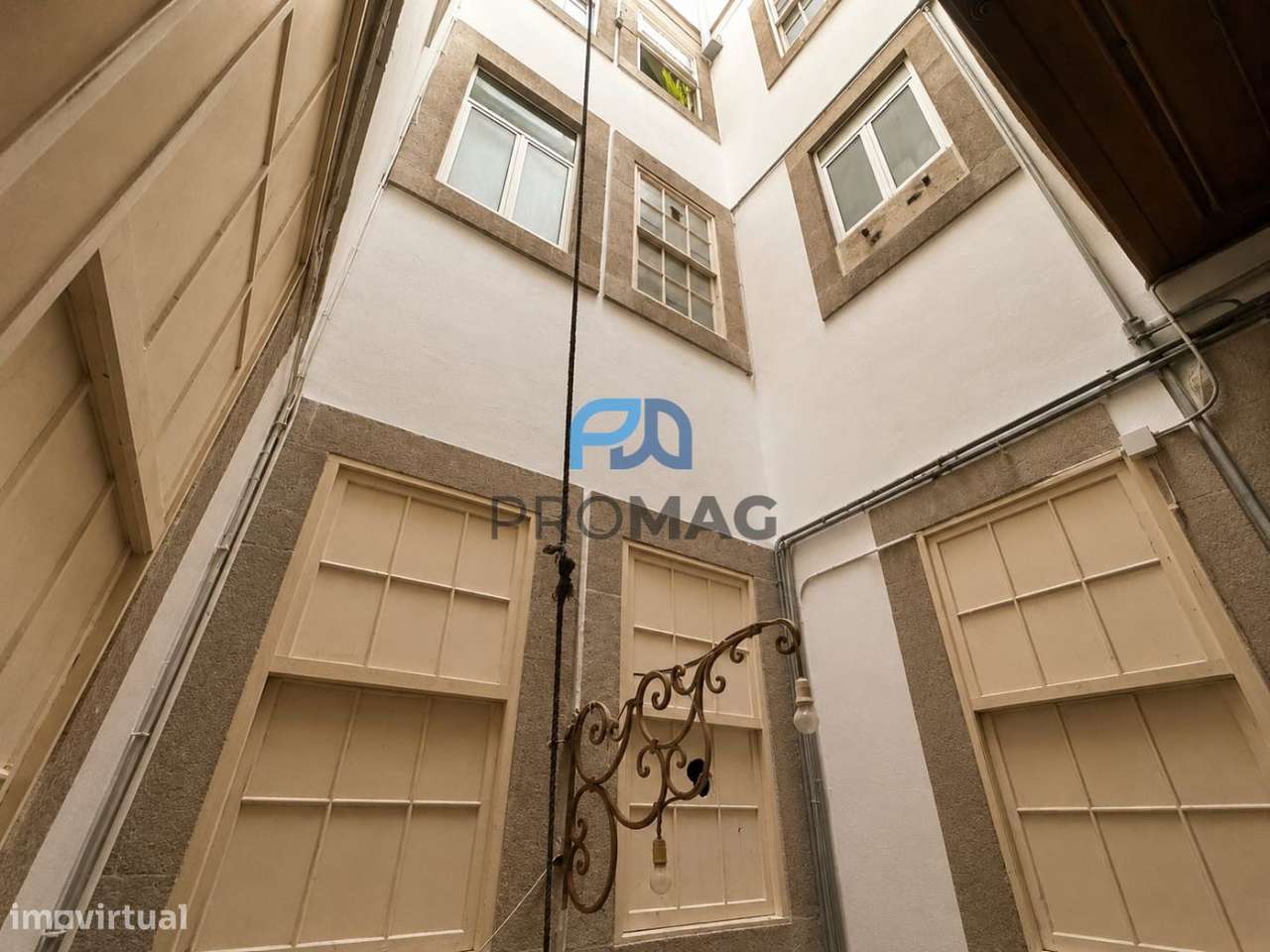Prédio com Comércio - Baixa do Porto-15