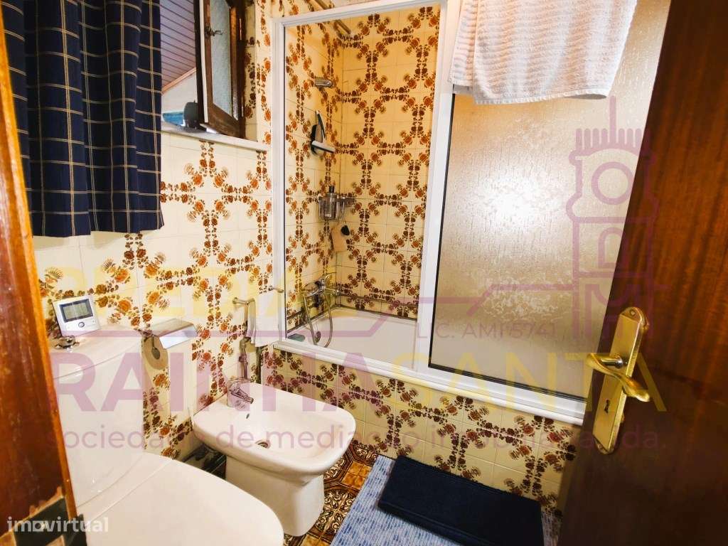 Moradia c/ 5000 m2 terreno , anexos, furo. 16 Km de Coimbra.-8