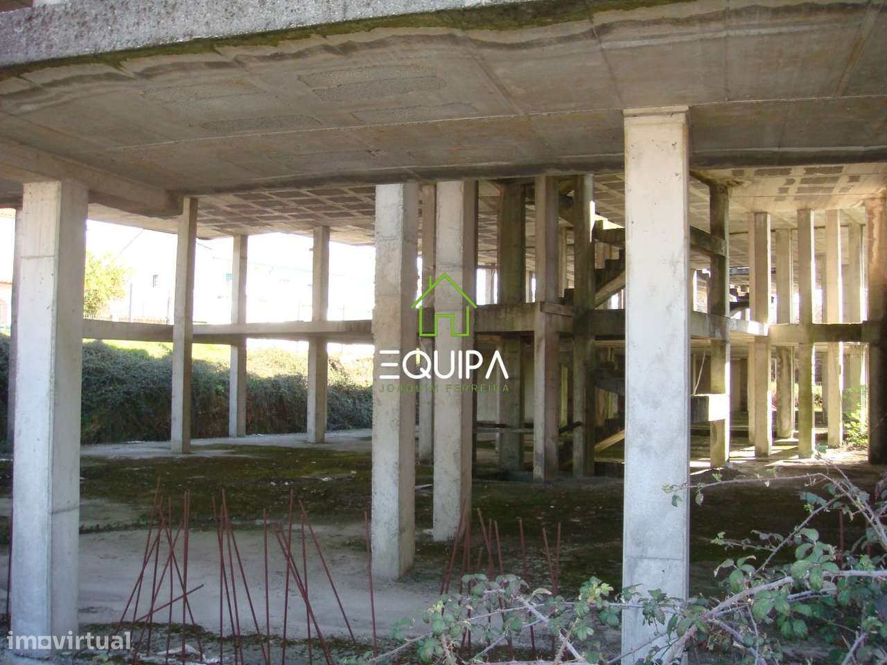 Prédio em Construção em Vila Nova de Paiva - Viseu - Em Frente a EB-20