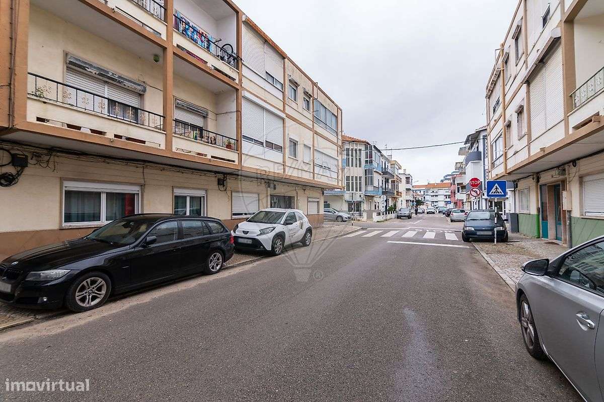 Apartamento T3 remodelado nas Paivas, com logradouro-28