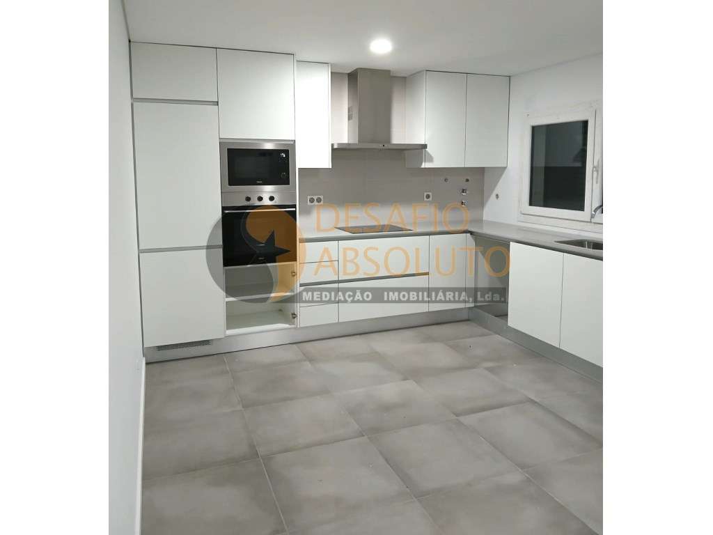 Moradia Geminada T3 c/ Pérgula. Fernão Ferro - Grande imagem: 4/16