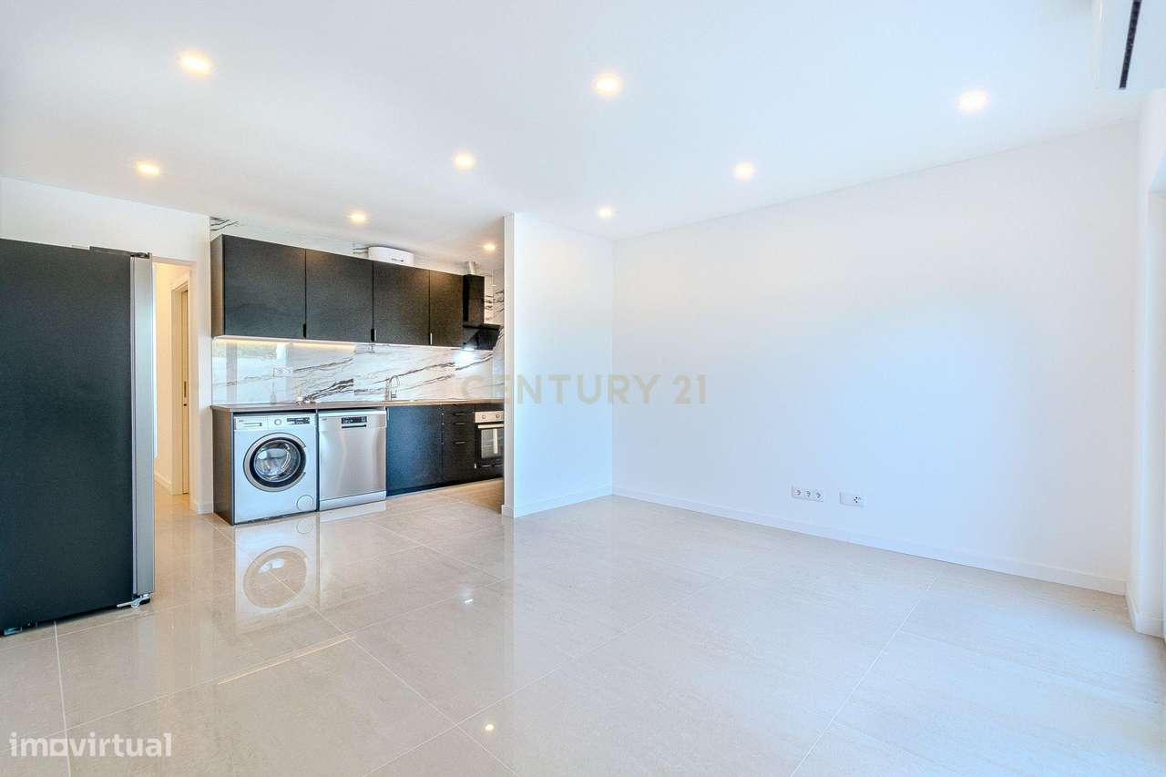 Moradia T2 | Renovada | Em Banda | Rooftop | Parchal - Grande imagem: 5/24