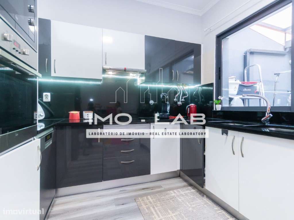 Moradia T2+1 - Câmara de Lobos - Vista Mar e Vista Montanha-10