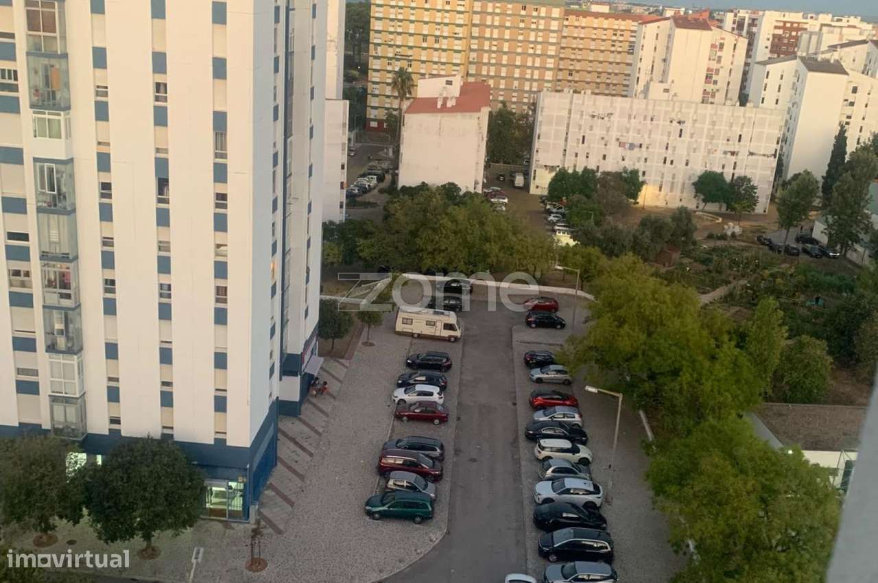 Apartamento T2 Laranjeiro-6